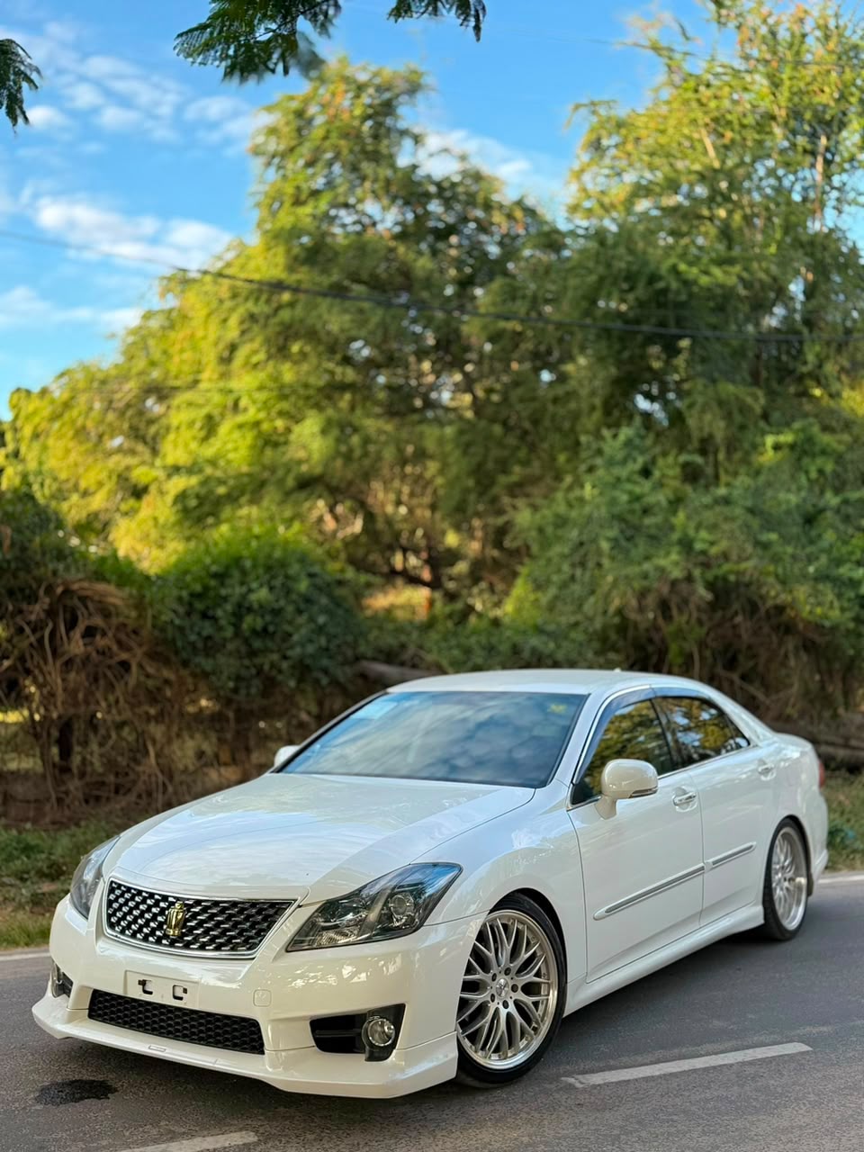 TOYOTA CROWN ATHLETES thumbnail 2